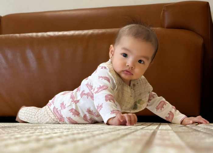 Bé Tằm - con gái của Thu Quỳnh. 