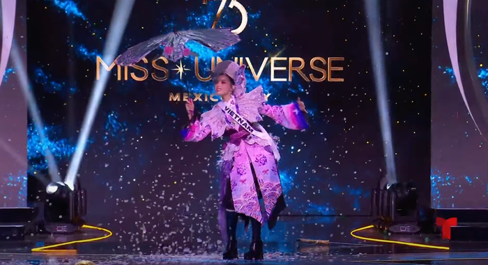 Màn trình diễn của Hoa hậu Kỳ Duyên được khán giả tại Mexico reo hò, cổ vũ nhiệt liệt. 