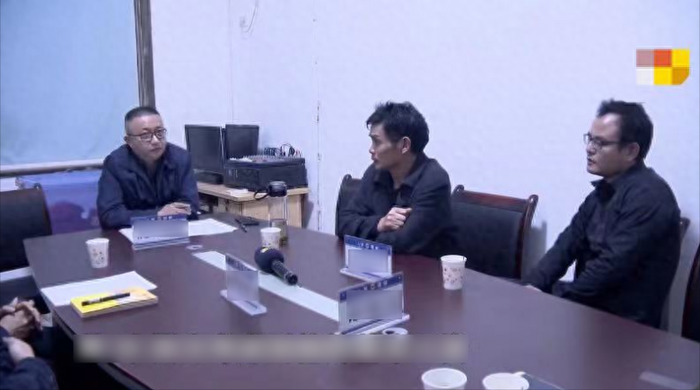 Anh đã quyết định đệ đơn ly hôn lên tòa án.