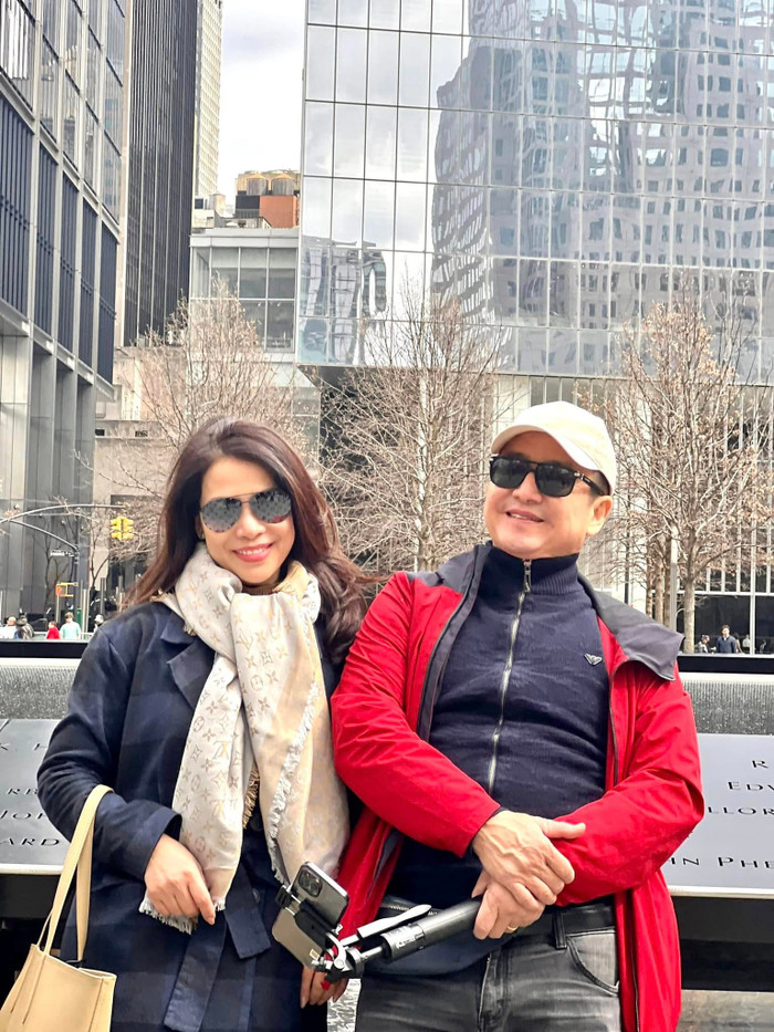 NSƯT Chí Trung cho biết niềm vui của ông bây giờ là được đi du lịch bên người yêu, tận hưởng khoảnh khắc hạnh phúc, bình yên trong cuộc sống.