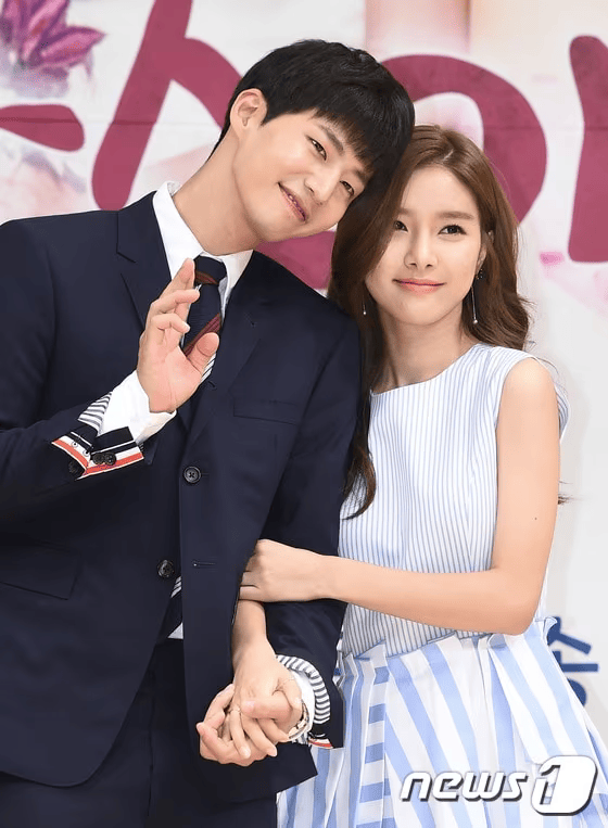 Kim So Eun và cố diễn viên Song Jae Rim có mối quan hệ khá thân thiết. Ảnh: News1