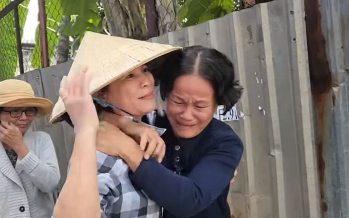 Cha mẹ nghèo gửi cặp song sinh vào cô nhi viện, 53 năm sau chỉ có một người trở về Ảnh 2