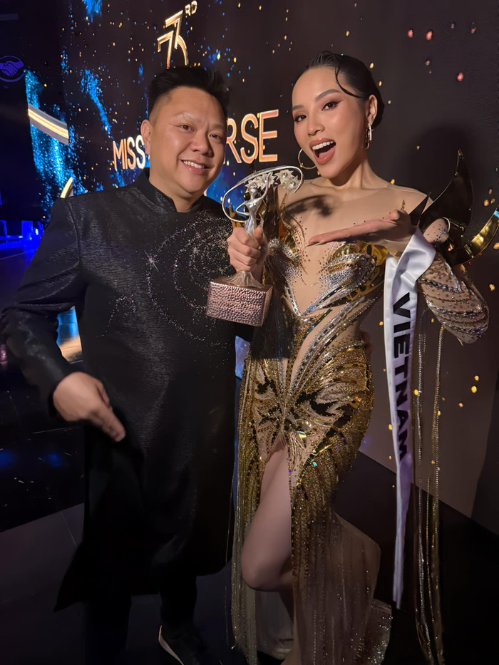 Hoa hậu Kỳ Duyên cùng chủ tịch Miss Universe Vietnam. 
