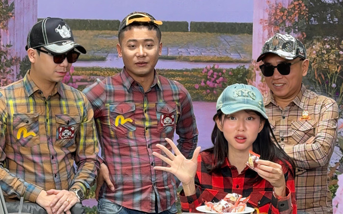 Hoa hậu Thuỳ Tiên rũ bỏ hình ảnh sang chảnh, mặc đồ cực 'chất' với Quang Linh Vlogs Ảnh 2