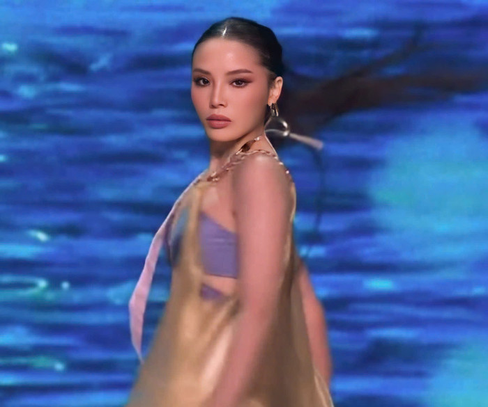 Kỳ Duyên căng cứng cơ mặt khi diễn bikini khiến nhiều khán giả Việt Nam cảm thấy thất vọng. 