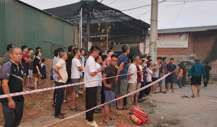 Cháy lớn tại xưởng bao bì Hà Nội: Cột khói cao hàng chục mét Ảnh 2