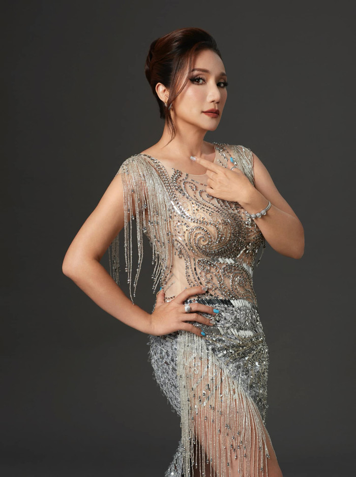 Nữ diễn viên hoạt động nghệ thuật 30 năm, trải qua nhiều thăng trầm nhưng nhờ tình yêu nghề nên vẫn tiếp tục cống hiến cho khán giả. 