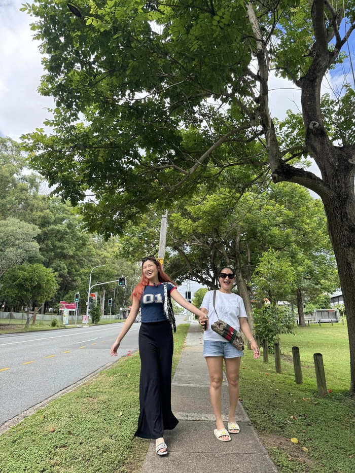 Cát Tường và con gái sinh năm 2002.