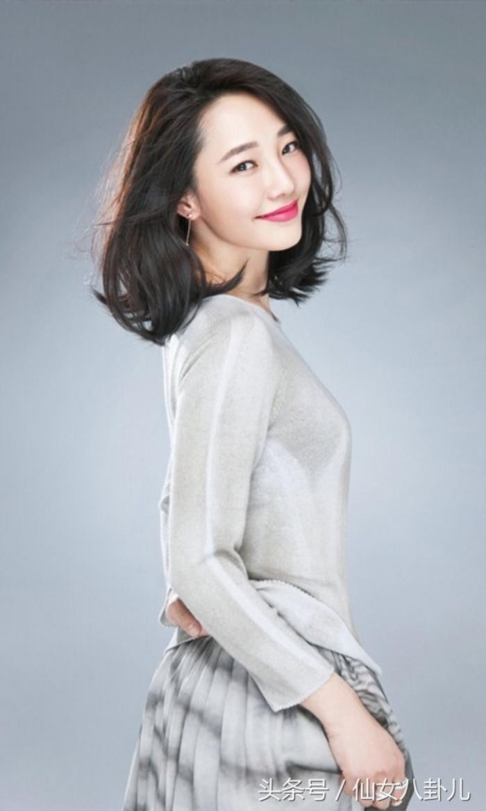 Từng là ảnh hậu nổi tiếng nhất nhì showbiz xứ Trung nhưng sự nghiệp của Bạch Bách Hà ngay sau đó đã sụp đổ vì lộ ảnh nóng. 