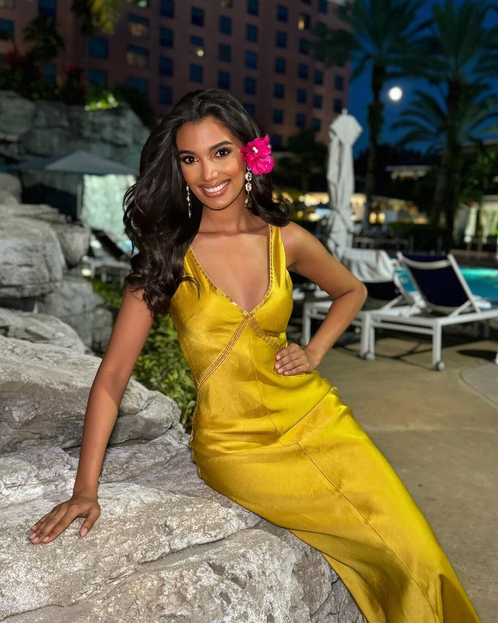 Celinee Santos - người đẹp Dominican Republic góp mặt trong danh sách ứng cử viên tiềm năng cho ngôi vị Miss Universe. Cô thuộc 'hàng ngũ' những người đẹp sở hữu nhan sắc, hình thể nổi bật cùng kỹ năng trình diễn tốt. Celinee Santos hiện đang theo đuổi công việc người mẫu đồng thời theo học ngành Luật tại một trường đại học nổi tiếng tại quê nhà.