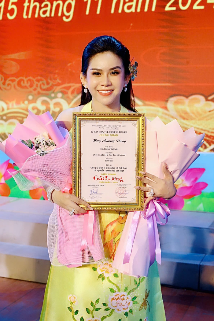 Bình Tinh giành huy chương vàng tại Liên hoan cải lương toàn quốc 2024.