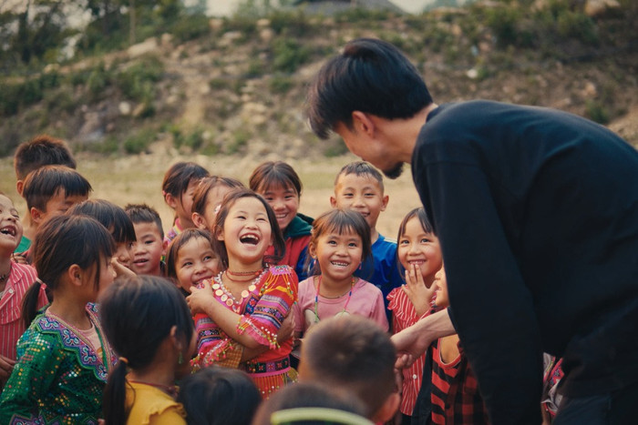 Đen Vâu trong MV Nấu ăn cho em.