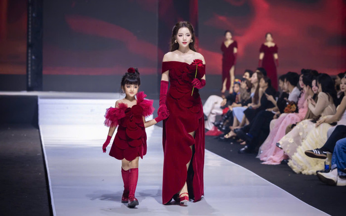 Quỳnh Kool khoe 'con gái' trên sàn catwalk Ảnh 2