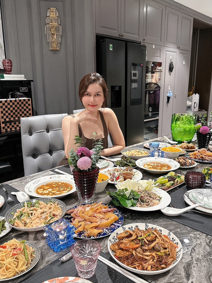 Hương Giang hiện đang có cuộc sống hạnh phúc bên cạnh người yêu mới.