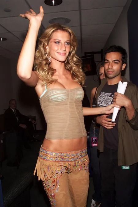 Gisele Bundchen từng bị gọi là 'con vịt xấu xí' trước khi trở thành 'kỳ quan thứ 7' của thời trang.