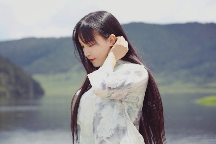 Nhiều khán giả vui mừng khi nữ YouTuber quay trở lại, đăng liền 3 video lên kênh cá nhân.