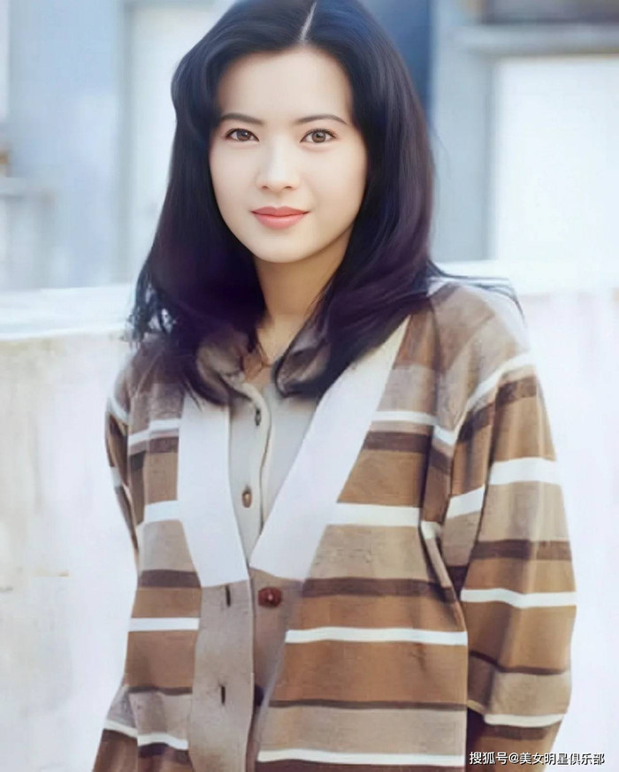 Đến khi bố mẹ mất, cuộc đời và sự nghiệp của cô hoàn toàn sụp đổ.