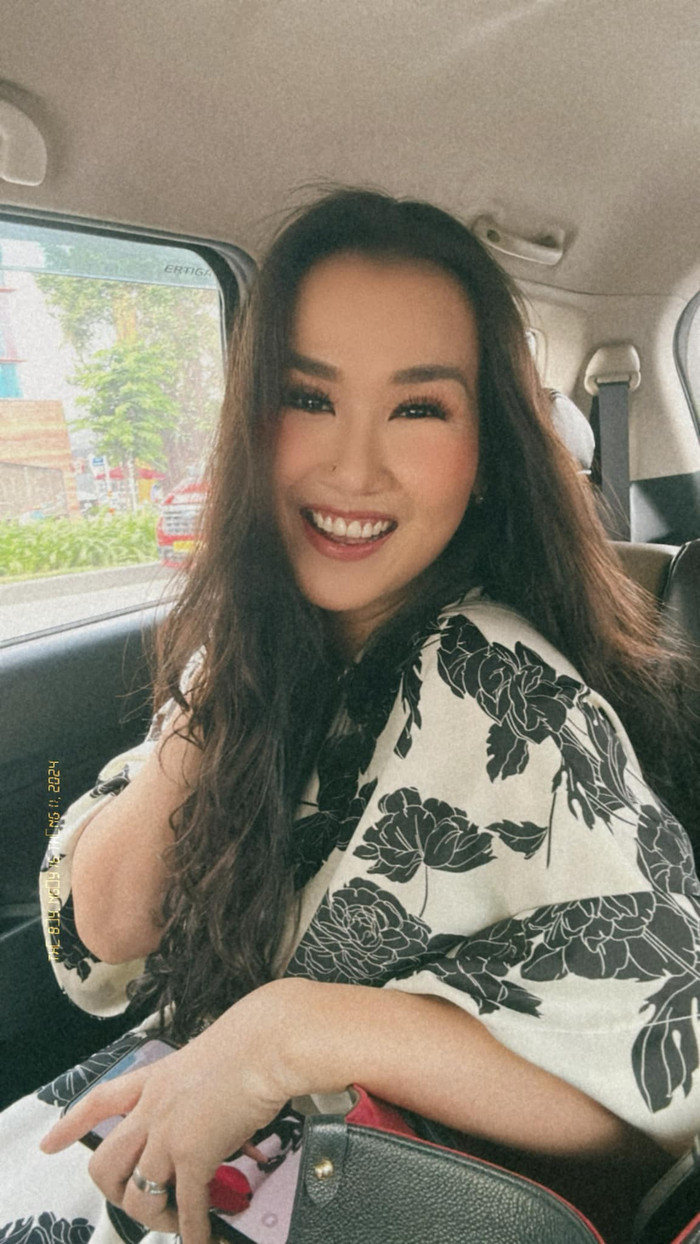 Nhan sắc 'mẹ bỉm' Võ Hạ Trâm mặn mà, cô giữ thân hình thon gọn sau sinh một tháng khiến dân tình trầm trồ.