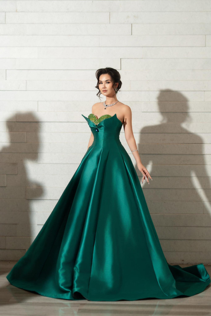 Võ Hạ Trâm 'comeback' chỉ sau một tháng sinh em bé.