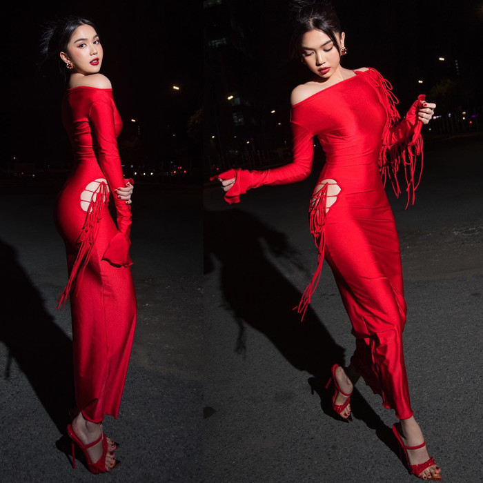Khi nhàm chán những trang phục có gam màu tối giản như trắng đen, màu đỏ sẽ khiến bạn trở thành một 'nữ hoàng' của đêm tiệc. Trong hình, Ngọc Trinh chọn phối set đồ sặc sỡ 'ton-sur-ton' với điểm nhấn khoét eo dây buộc của chiếc đầm. Người đẹp khéo léo phối thêm giày cao gót sandal hở mũi không tạo cảm giác 'sến súa'. 