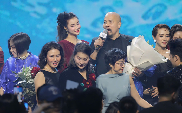 Chị gái Mai Thu Huyền hiếm hoi lộ diện tại sự kiện của NTK Đức Hùng, thần thái gây chú ý Ảnh 2