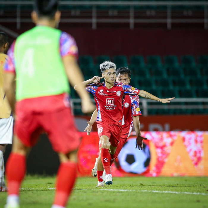 Ngọc Long ghi bàn giúp TPHCM đánh bại đội bóng của HLV Polking. Ảnh: CLB TPHCM