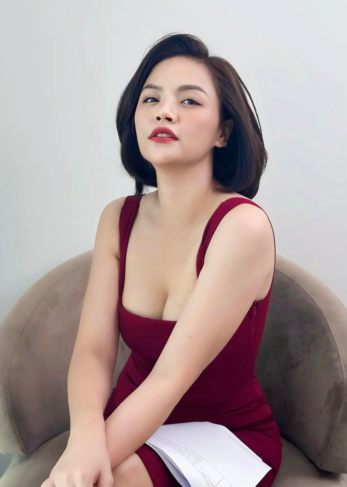 Nữ diễn viên mặc lại chiếc váy cũ cách đây 7 năm