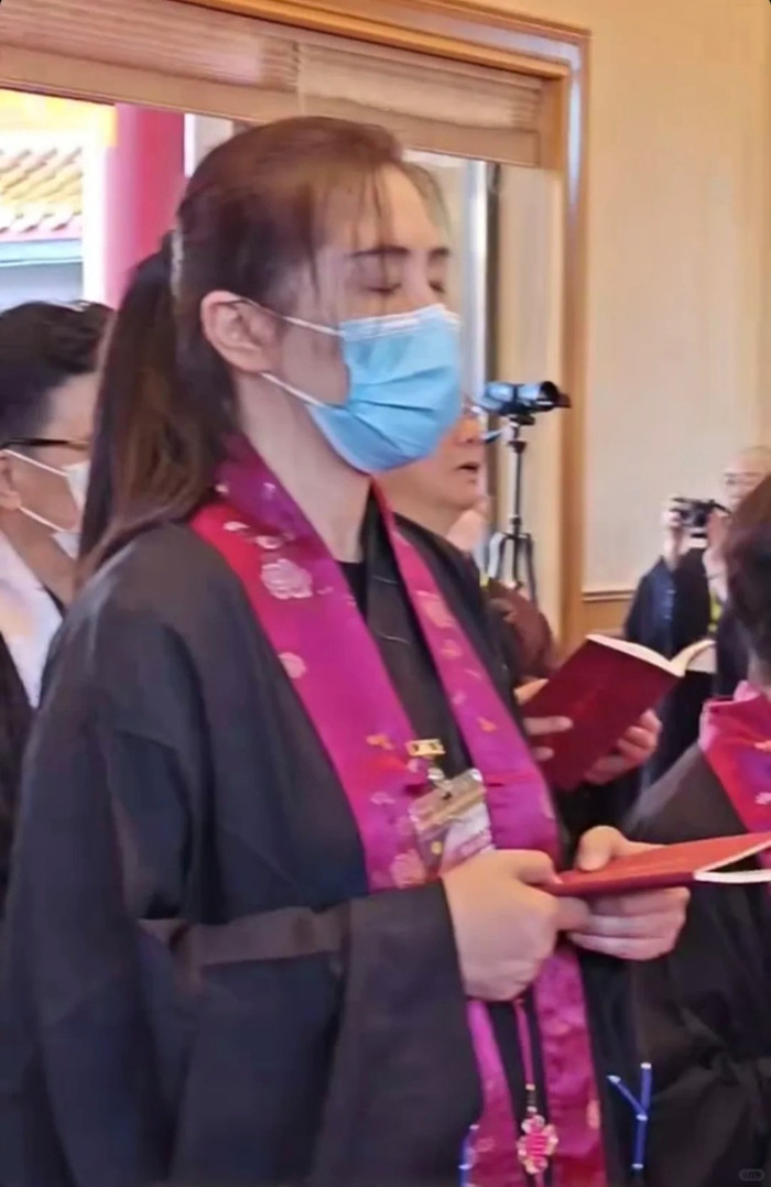 Vương Tổ Hiền của hiện tại đã chọn đi tu và có cuộc sống bình dị.