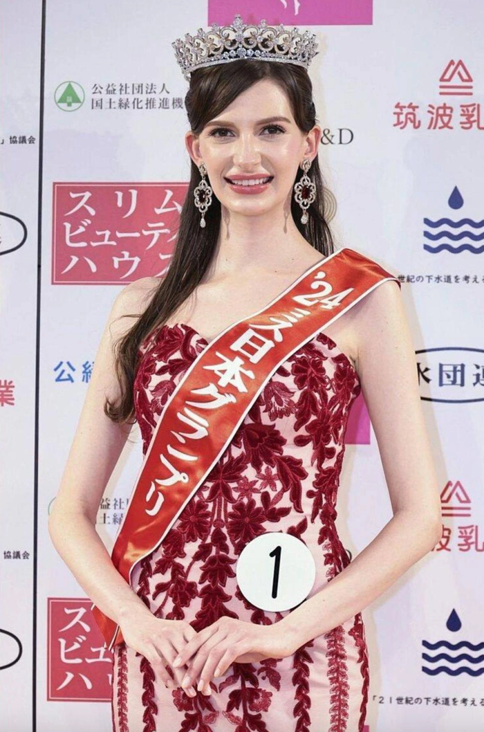 Carolina Shiino đăng quang Hoa hậu Nhật Bản 2024 khi 27 tuổi. 