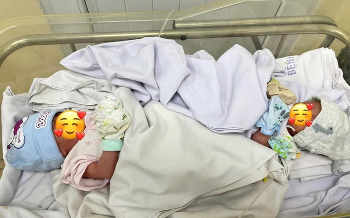 Tình hình sức khỏe của 2 bé trai song sinh bị bỏ rơi trong thùng xốp ở Hóc Môn Ảnh 2