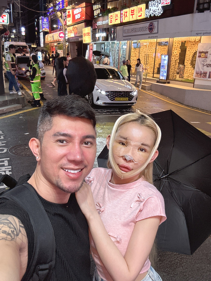 Hình ảnh Ngân 98 được Lương Bằng Quang đồng hành khi sang Hàn Quốc sửa mũi hồi tháng 7.