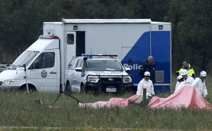 Lực lượng chức năng có mặt tại hiện trường vụ rơi máy bay kinh hoàng.