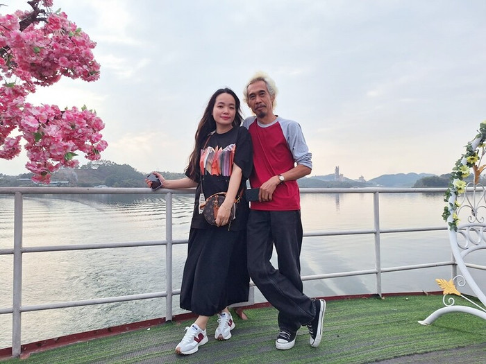 Vợ chồng nam diễn viên Phú Đôn đã có hành trình 20 năm kể từ khi yêu đương tới lúc về chung một nhà. 