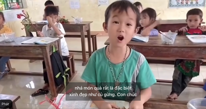 Dễ thương lời chúc của HS vùng cao đến giáo viên dịp 20/11: 'Chúc cô đẹp như củ gừng' Ảnh 2