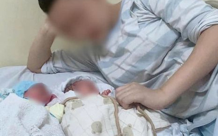 Xót xa 2 bé trai sơ sinh bị bỏ rơi trong thùng xốp, được người lạ ủ ấm suốt 4 tiếng Ảnh 2