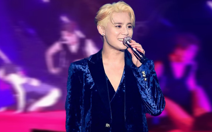 Nam ca sĩ gây tranh cãi vì màn biểu diễn thân mật với vũ công nữ trên sân khấu Ảnh 2