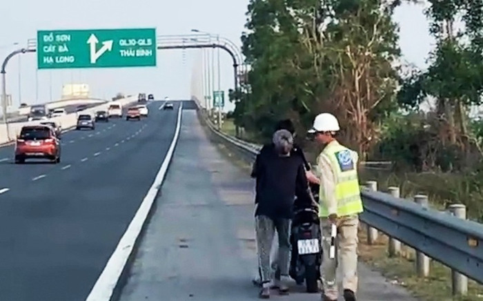 Đi theo Google Maps, 2 thanh niên phóng xe máy lên cao tốc và cái kết Ảnh 2