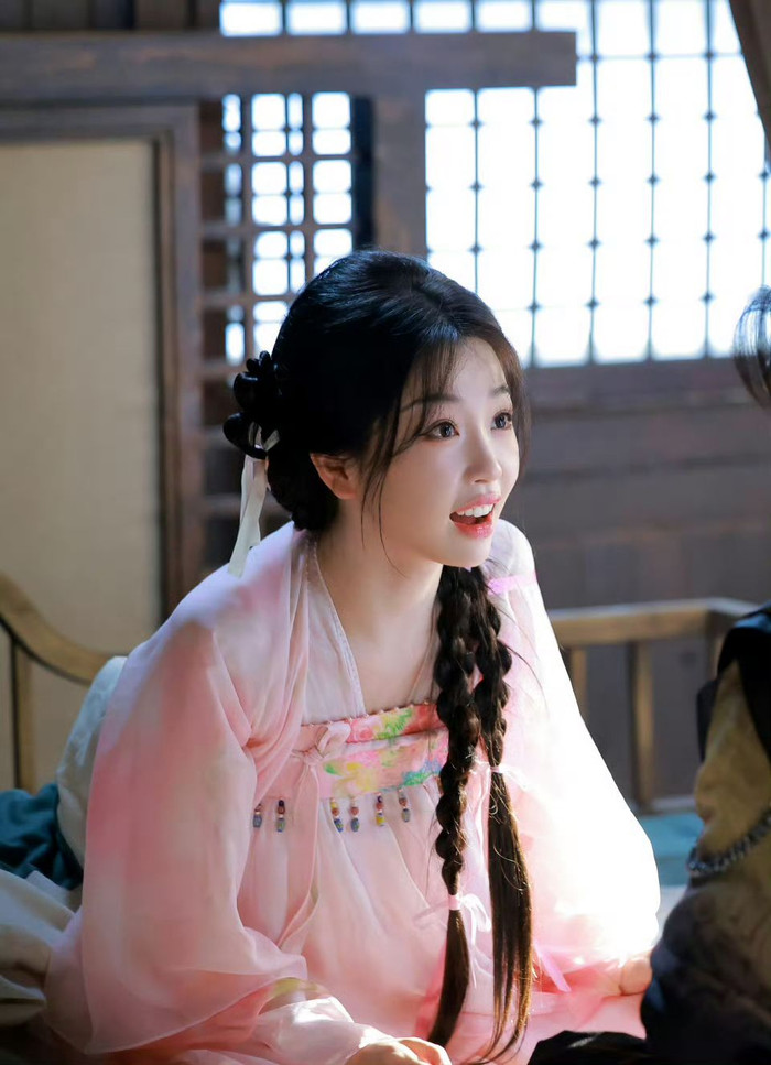 Với màn thể hiện xuất sắc giúp Vĩnh Dạ Tinh Hà thành công, Ngu Thư Hân đang khiến cả Cbiz quan tâm.