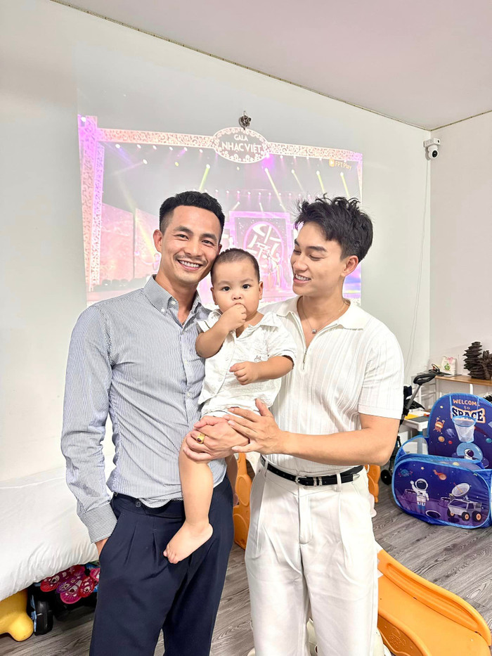 Dũng kính có cậu con trai cực đáng yêu