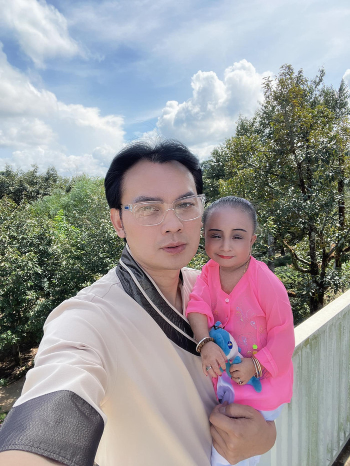 Hiện tại, NSƯT Kim Tiểu Long đang rất sốc và chưa thể tin rằng con gái nuôi đã ra đi. 