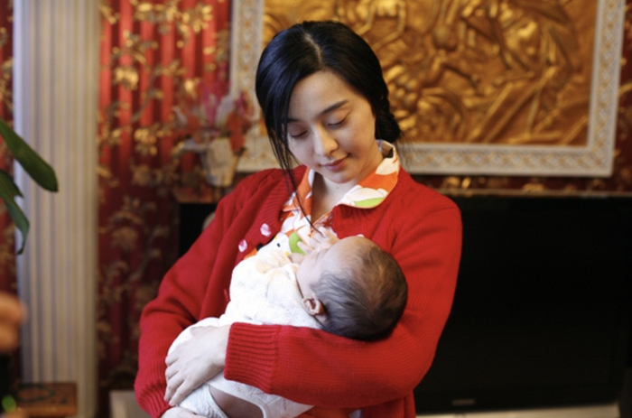 Nhận vai diễn làm mẹ khiến cho Phạm Băng Băng nhận về không ít thị phi.