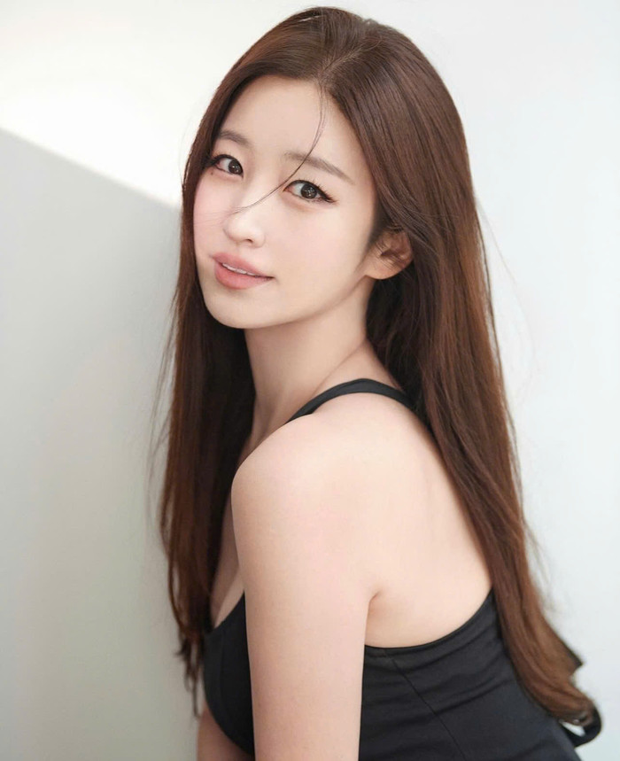 Người mẫu Kim Na Jung bị bắt giữ sau khi vừa hạ cánh tại sân bay Inchon.