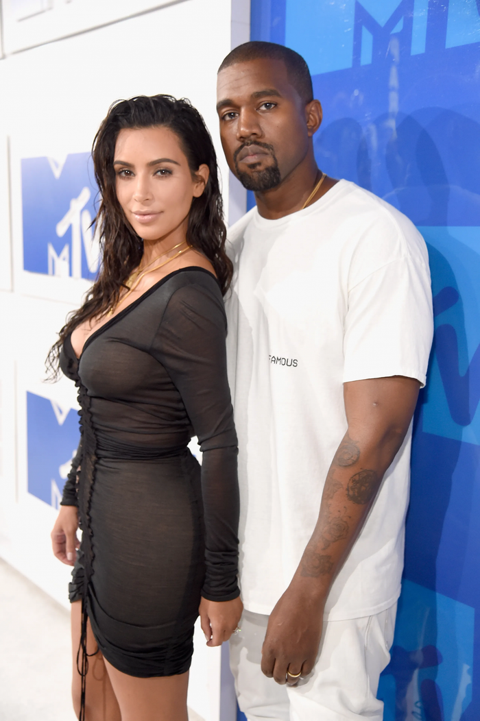 Sau ly hôn với Kim Kardashian, Kanye West liên tiếp vướng vào nhiều bê bối, thậm chí là pháp lý.
