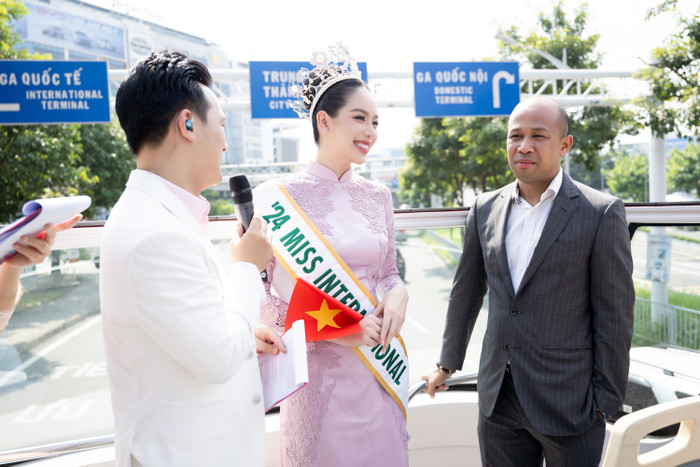 Thanh Thủy trở về trong vòng tay yêu thương của mọi người. 