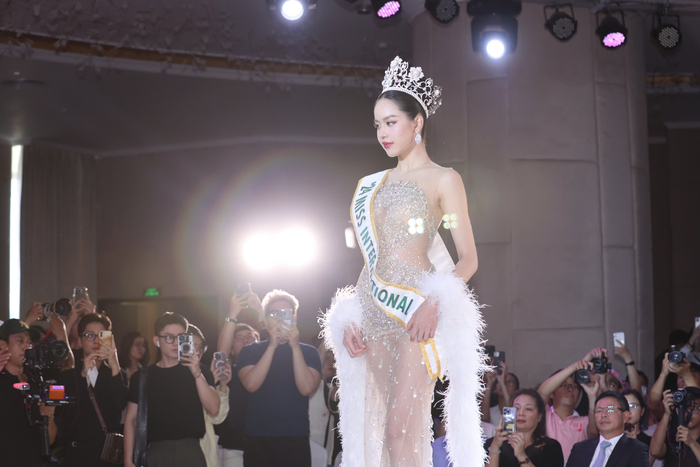 Hoa hậu Thanh Thủy được khen ngợi ngày càng  ra dáng một 'beauty queen' thực thụ kể từ khi đăng quang quốc tế. 