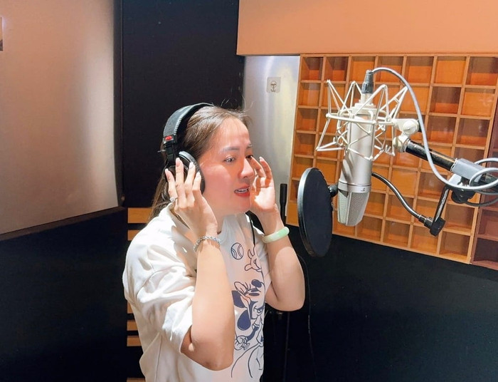 Từ khi NSƯT Vũ Linh qua đời, Hồng Loan được nhiều người mời đi hát. (Ảnh: FBNV)