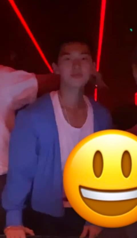 Quá khứ đi bar thác loạn của nam diễn viên Choi Hyun Wook bất ngờ bị đào lại sau khi tấm ảnh nóng được lan truyền. 