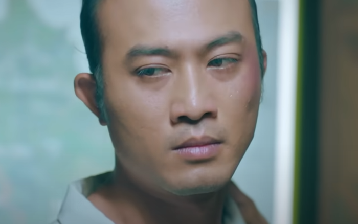 Phản ứng của Hồng khi xem cảnh Khương bị giam cầm ở tập 35 Độc Đạo.