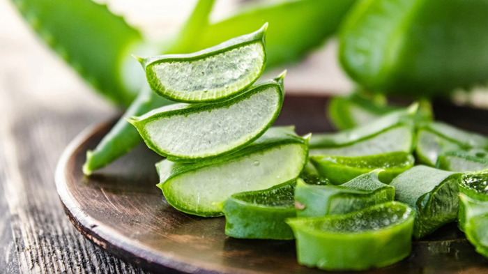 Nước vo gạo kết hợp cùng nha đam giúp dưỡng ẩm da.