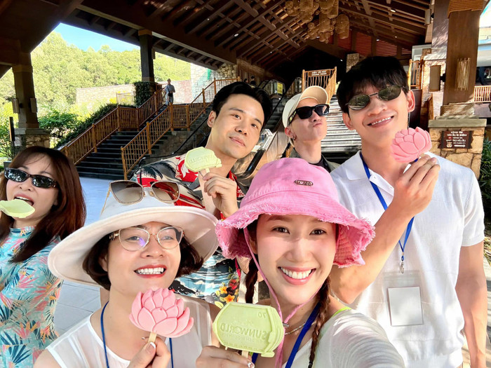 Thúy Ngân và Võ Cảnh trong chuyến du lịch Phú Quốc. Cả hai thoải mái công khai ảnh chụp cùng nhau. (Ảnh: FBNV)